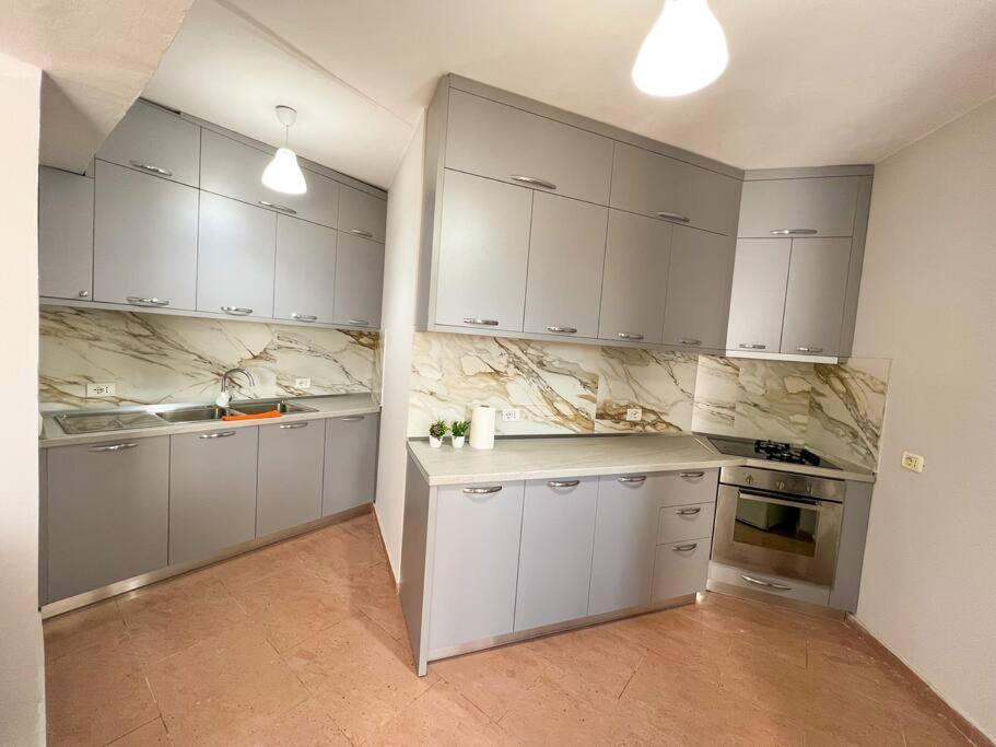 Scanderbeg Square 2Br Apt Tirana Esterno foto